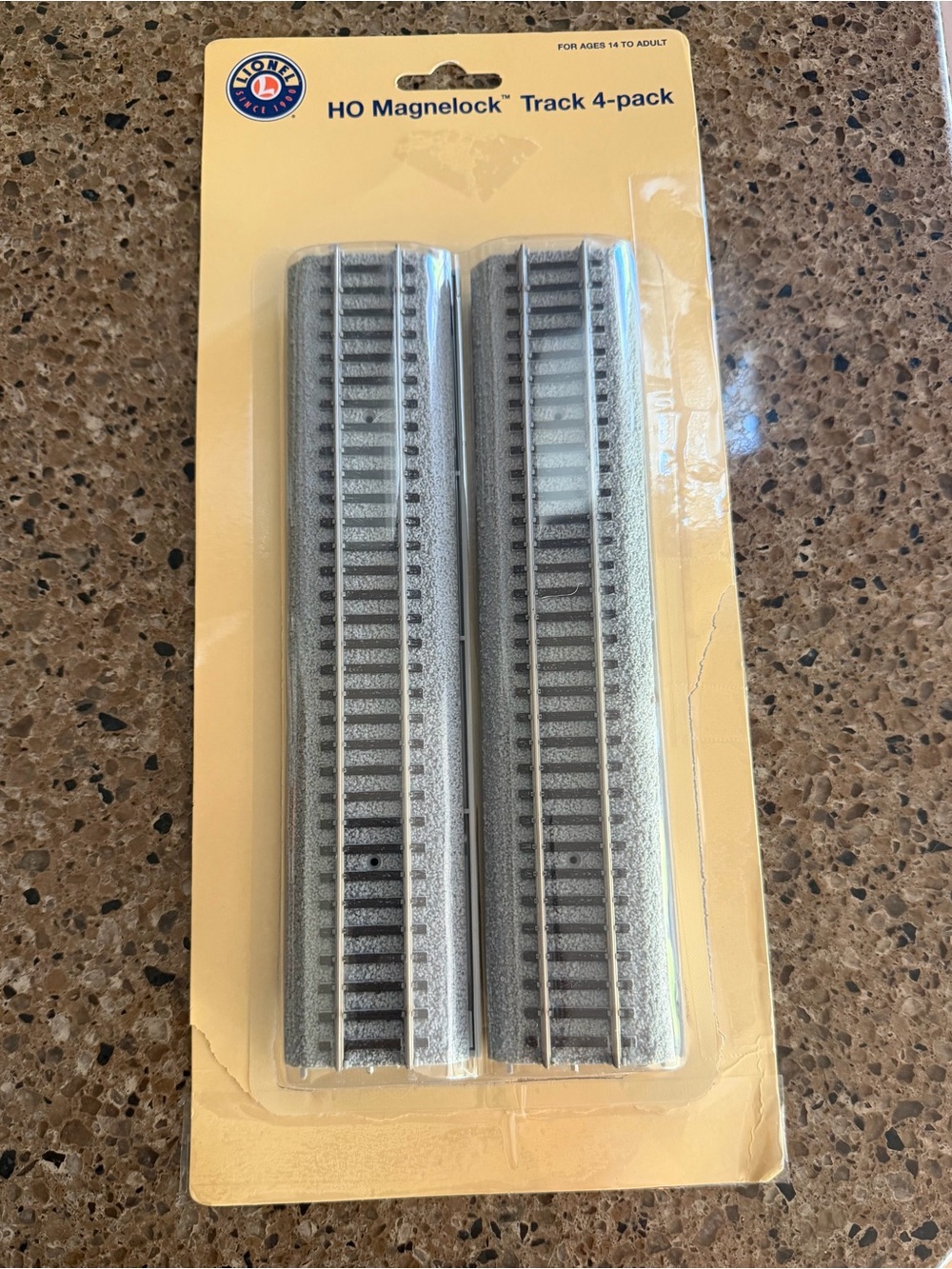 Lionel HO Magnelock Track 4-Pack in Gray